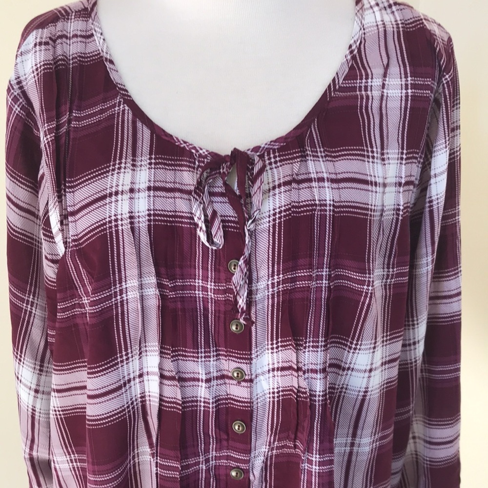 Torrid 1X maroon multi front button blouse. - Picture 2 of 8